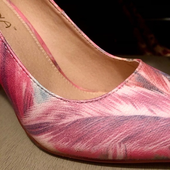 NWT Liliana Multicolored Pastel Floral & Leaf Print Classic Heels, 8.5 - Picture 11 of 16